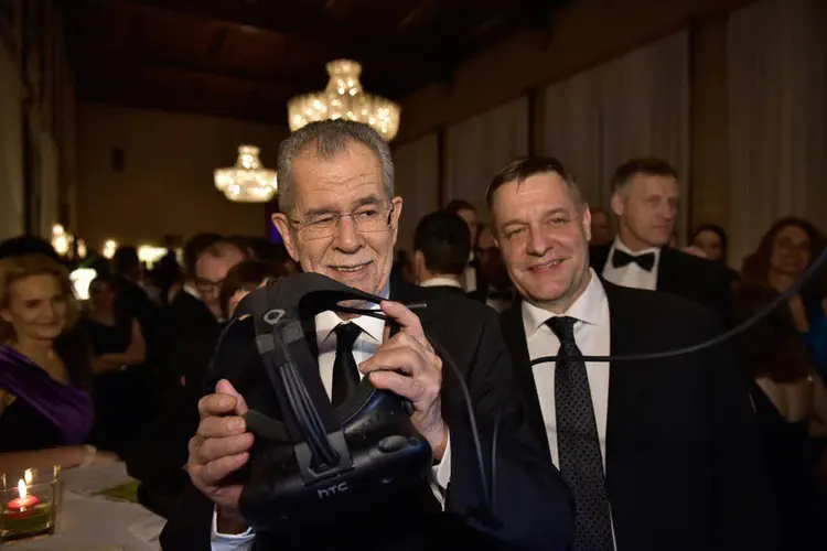  Wolfgang Neubauer and Austrian President Alexander Van der Bellen at the 3rd Vienna Ball of Sciences.  At the LBI ArchPro stand for virtual archaeology, the ball guests were able to stroll through the virtual landscapes of the famous archaeological sites Stonehenge and Carnuntum wearing HTC Vive VR glasses. Credit: SciBall/R.Ferrigato.