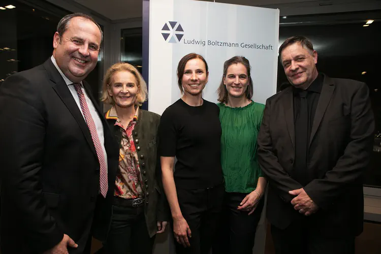 Wolfgang Neubauer, Josef Pröll (President LBG), Claudia Lingner (General Manager LBG) and Grazyna Kwapiszewska (LBI Lung Vascular Research) at the 'Weinherbst 2019' event hosted by the Ludwig-Boltzmann-Gesellschaft. This year, Neubauer was chosen to present the 'impact story' of the LBI Arch Pro, showing the social impact of the Institute and its research. Credit: LBG/APA-Fotoservice/F.Roßboth.