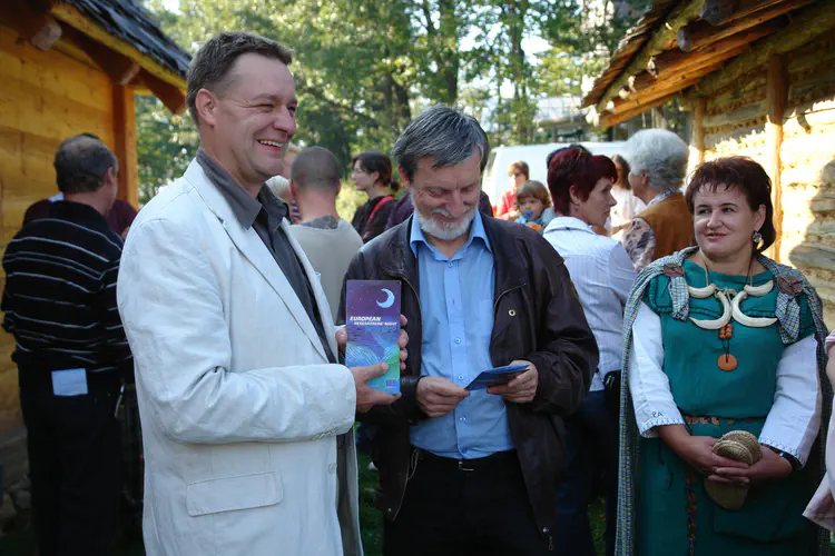 Wolfgang Neubauer and Univ.-Prof. Otto H. Urban at the European Researchers Night held in September 2007 at the open-air museum in Schwarzenbach. At the 'CelticNight' organised by Wolfgang Neubauer, scientists from the University of Vienna presented their research work on site. Besides the dissemination of knowledge to the public, the Celtic Festival also offered a varied cultural programme. Credit: Matthias Kucera/LBI ArchPro.